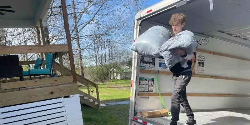 Moving Truck Loading & Unloading in McMinn County, Tennessee